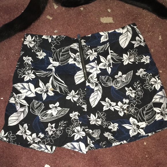 🥳 5 for $25🥳 NWOT Hollister skort - Picture 5 of 5